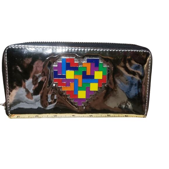 TETRIS Enamel Heart Mylar Wallet RARE HTF Zippered - Picture 1 of 6